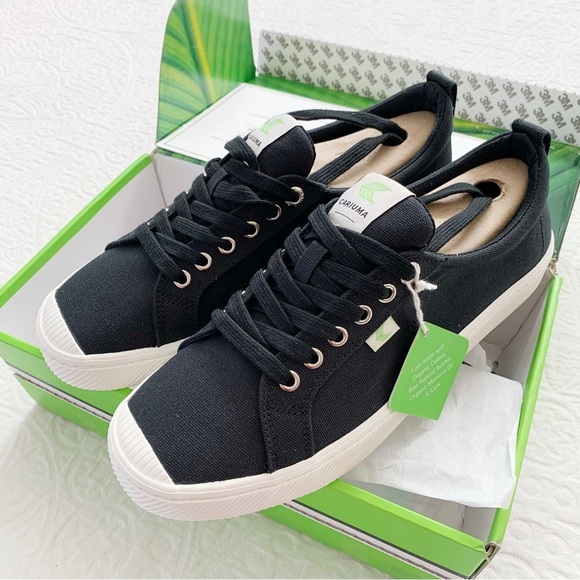 Cariuma OCA Low Canvas Sneaker, Black (M's 9.5, W's 11) - Picture 1 of 6